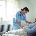 خطاهای رایج خانوادهها در مراقبت از بیماران بدحال در منزل